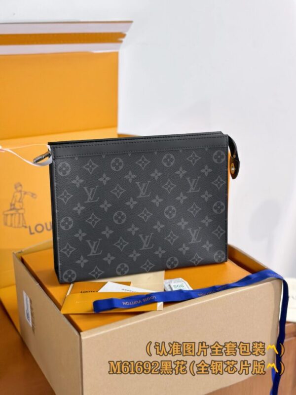 louis-vuitton-pochette-voyage-black-gallery-9