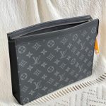 louis-vuitton-pochette-voyage-grey-gallery-1