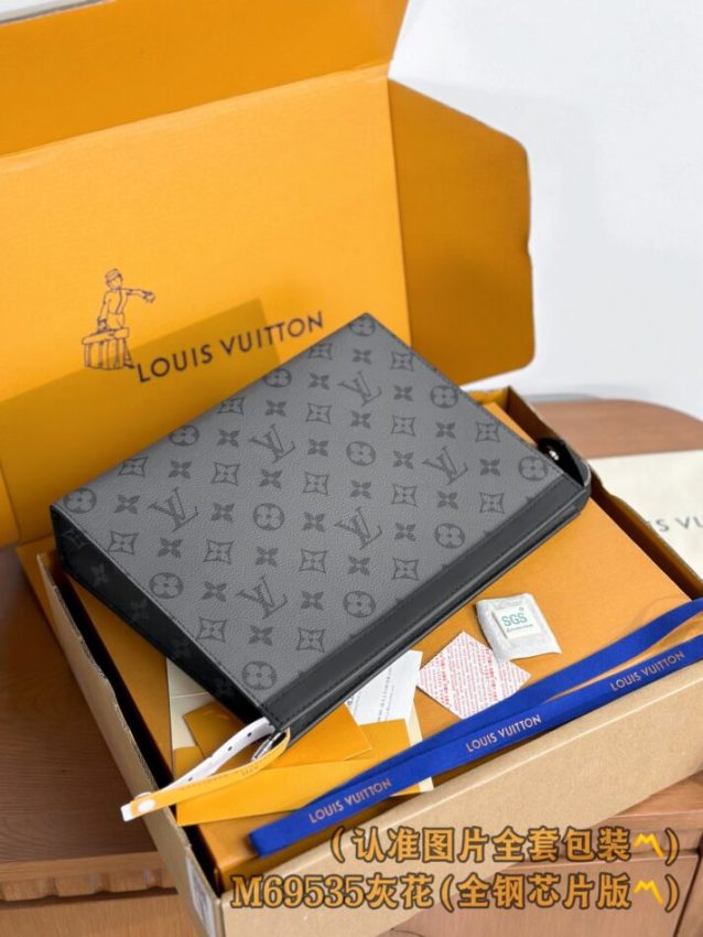 louis-vuitton-pochette-voyage-grey-gallery-11