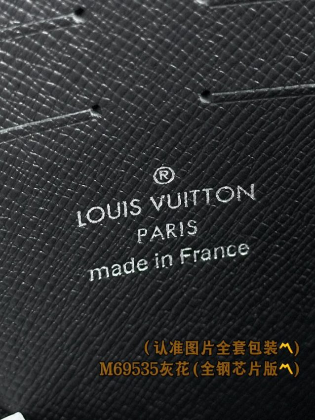 louis-vuitton-pochette-voyage-grey-gallery-6
