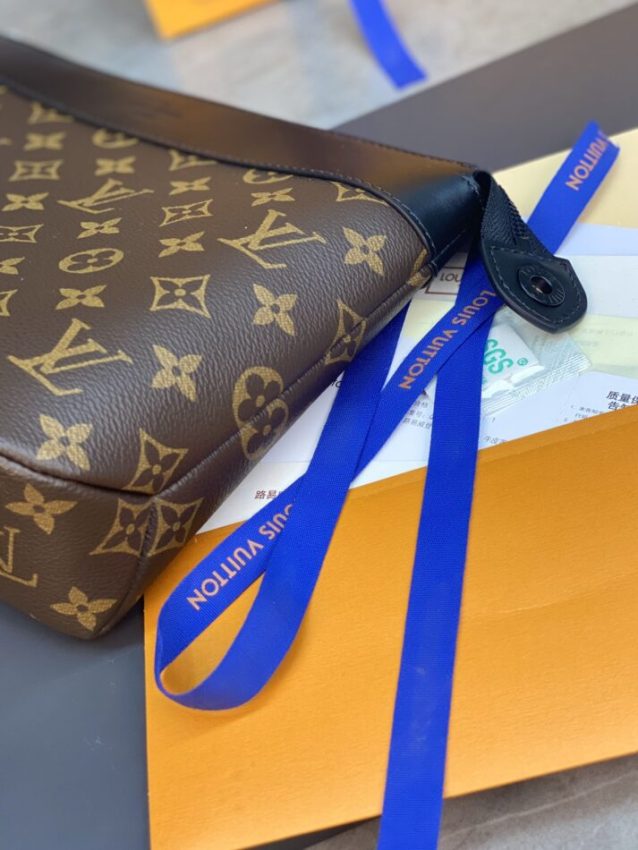 louis-vuitton-pochette-voyage-souple-brown-gallery-1