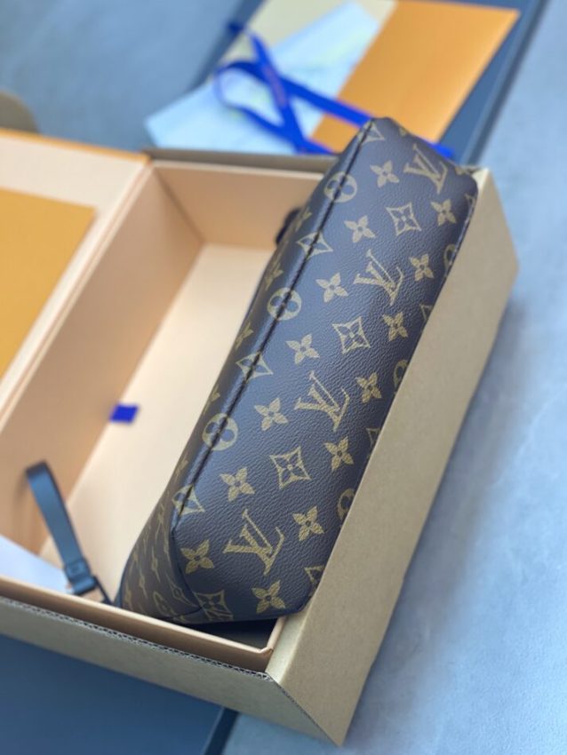 louis-vuitton-pochette-voyage-souple-brown-gallery-2