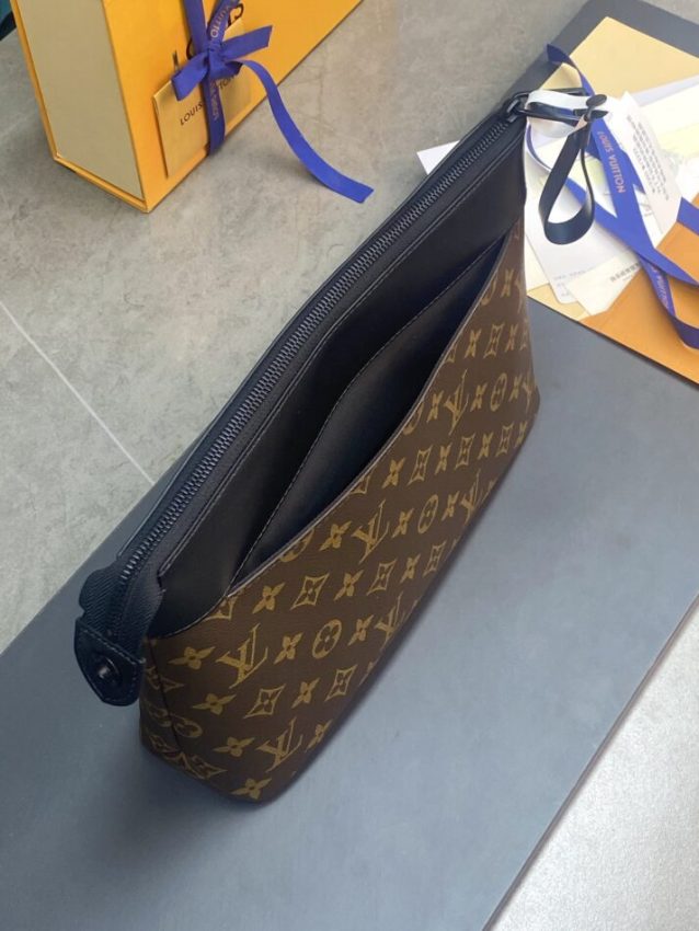 louis-vuitton-pochette-voyage-souple-brown-gallery-9