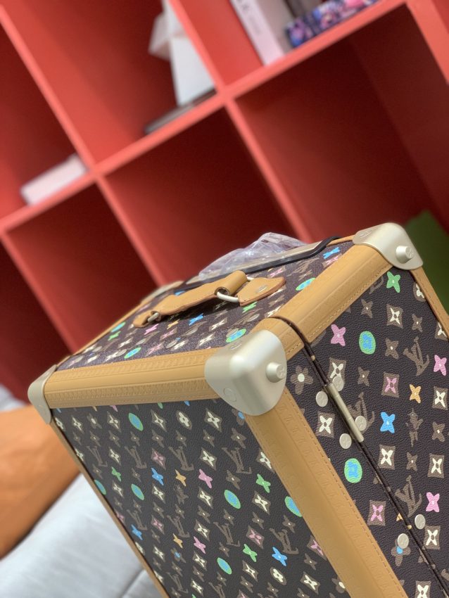 louis-vuitton-suitcase-gallery-9