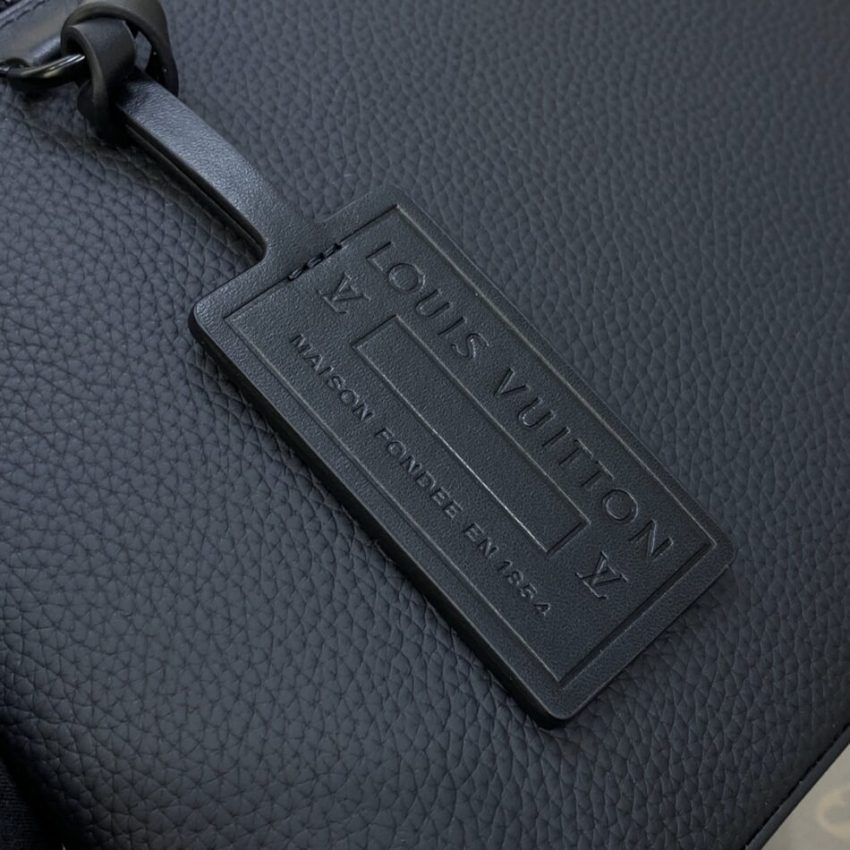 louis-vuitton-takeoff-pouch-black-gallery-8