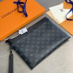 louis-vuitton-to-go-pochette-black-gallery-4