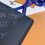 louis-vuitton-to-go-pochette-black-gallery-5