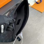 louis-vuitton-to-go-pochette-black-gallery-9
