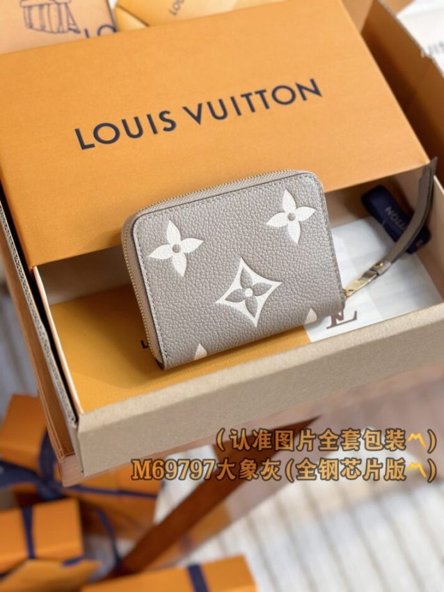 louis-vuitton-zipper-coin-purse-beige-gallery-1