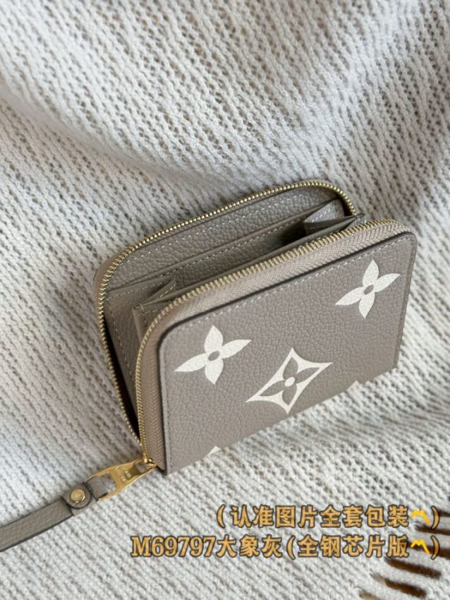 louis-vuitton-zipper-coin-purse-beige-gallery-2
