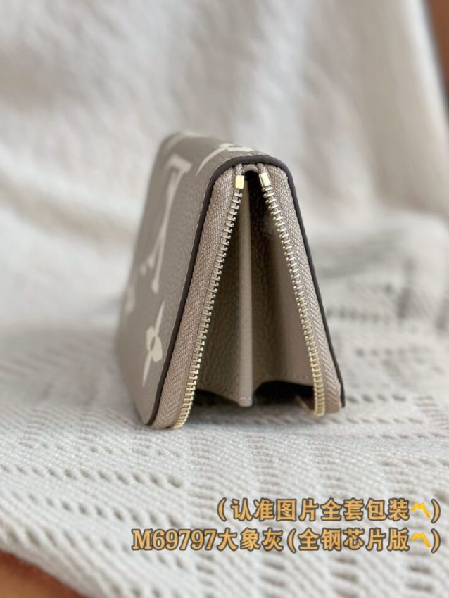 louis-vuitton-zipper-coin-purse-beige-gallery-5