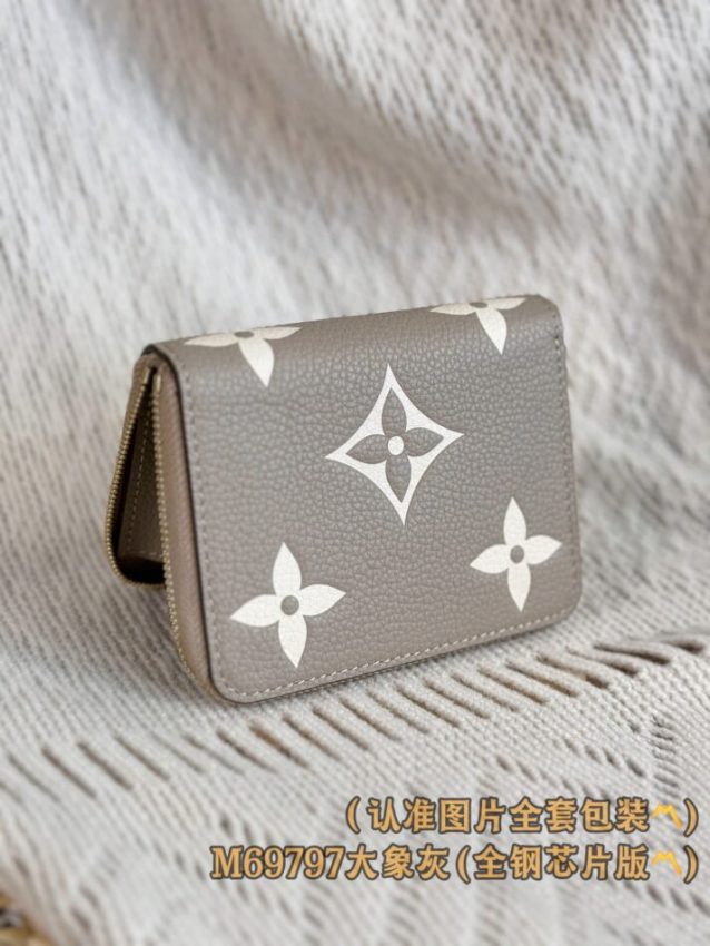 louis-vuitton-zipper-coin-purse-beige-gallery-7