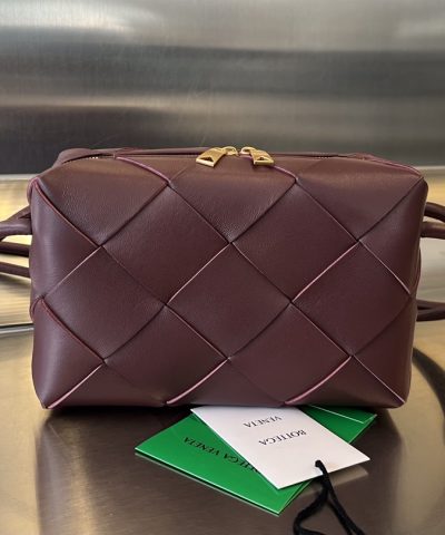 Bottega Veneta Cassette Camera Bag Mahogany - View 2 | Intrecciato Detail