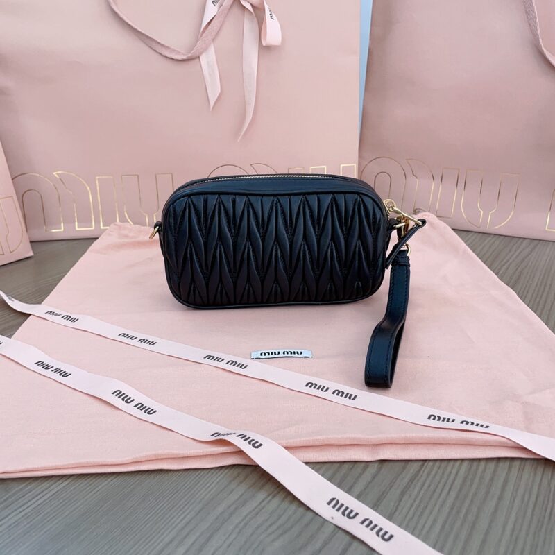 miu-miu-clutch-black-gallery-1