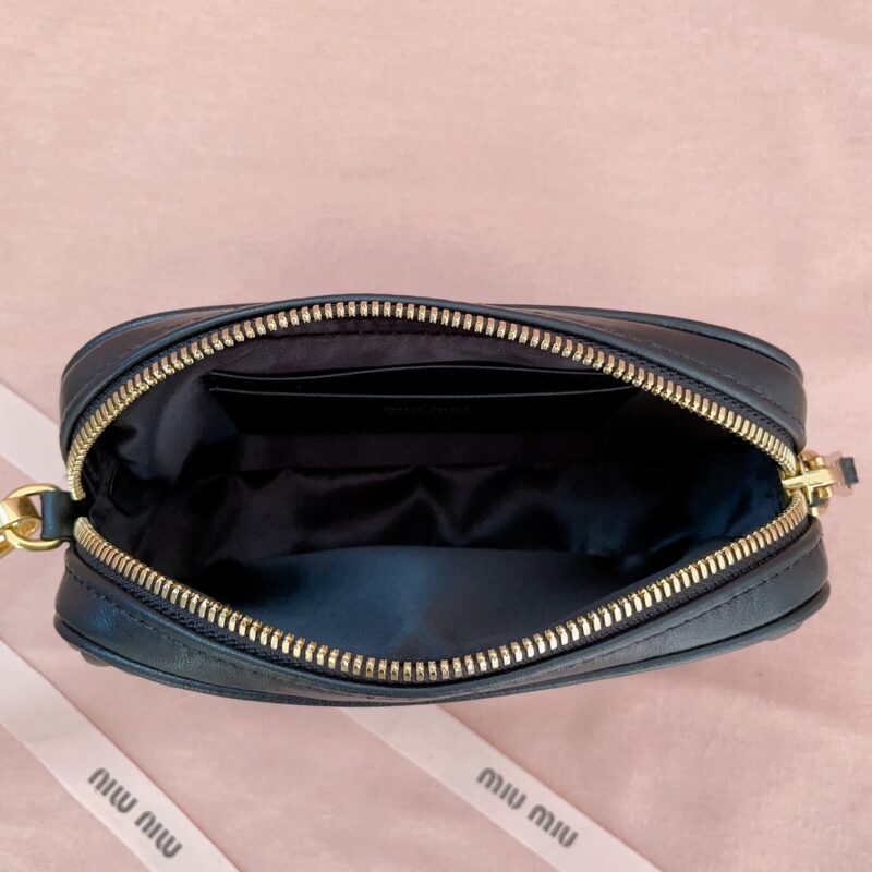 miu-miu-clutch-black-gallery-4