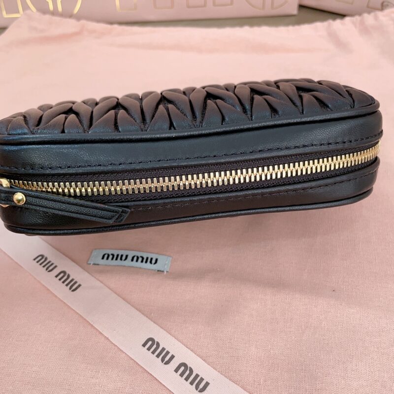 miu-miu-clutch-black-gallery-5