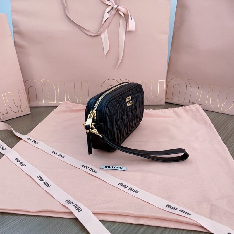 miu-miu-clutch-black-gallery-6