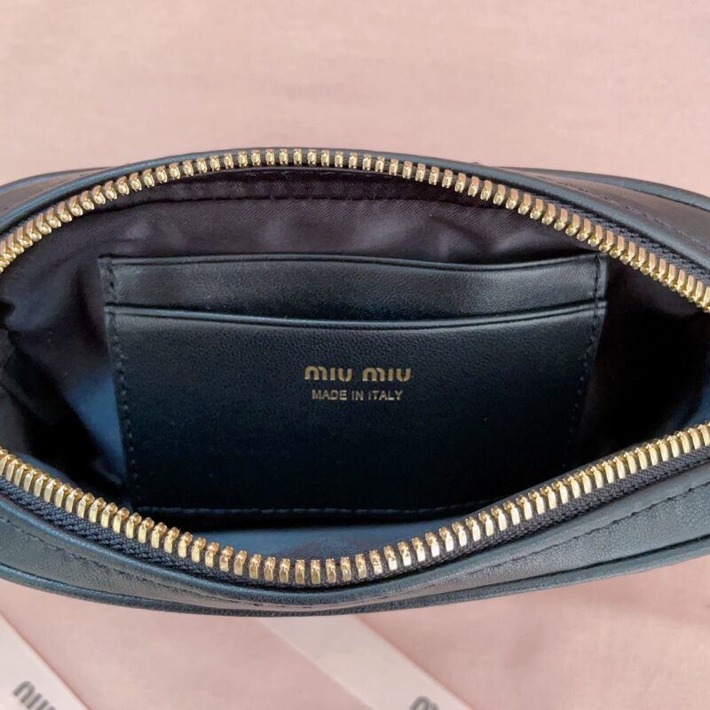 miu-miu-clutch-black-gallery-7
