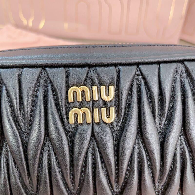 miu-miu-clutch-black-gallery-8