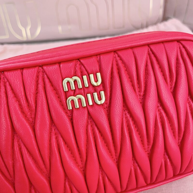 miu-miu-clutch-red-gallery-1