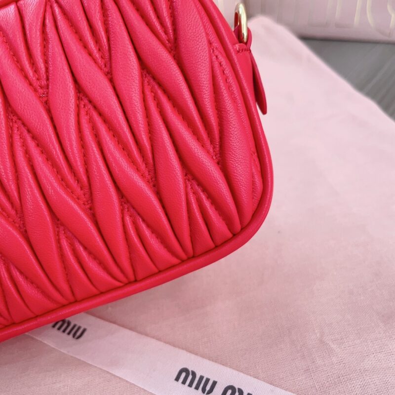 miu-miu-clutch-red-gallery-7
