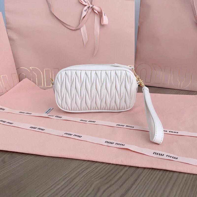 miu-miu-clutch-white-gallery-2