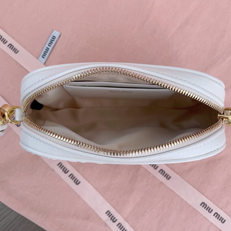 miu-miu-clutch-white-gallery-5