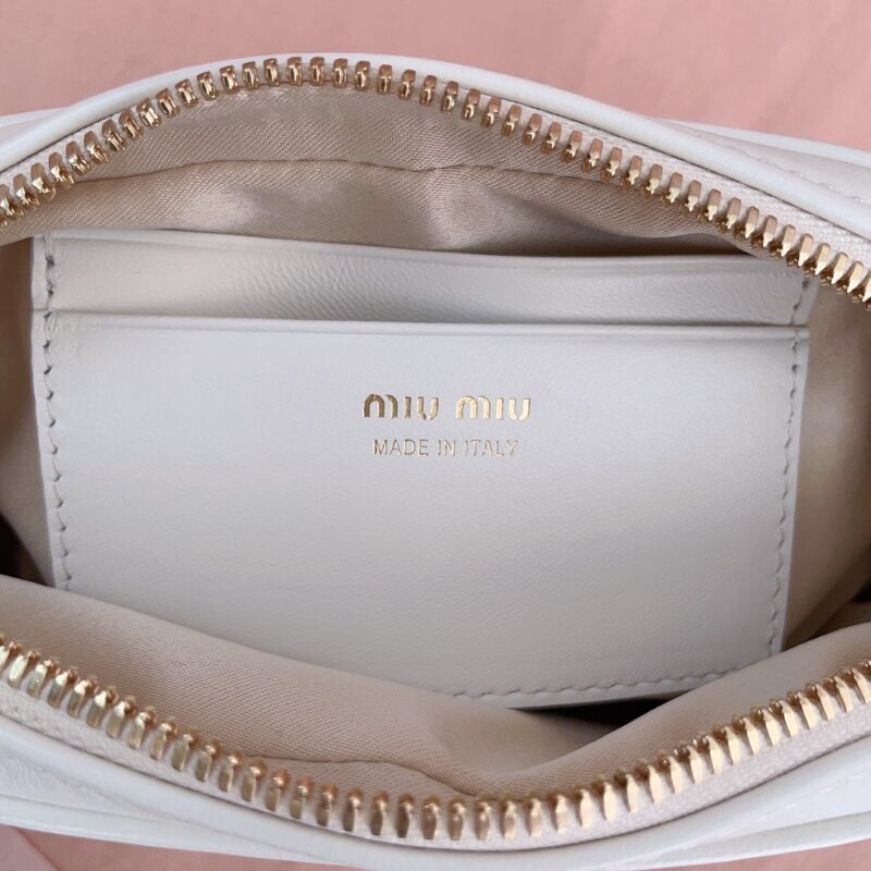 miu-miu-clutch-white-gallery-6
