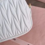miu-miu-clutch-white-gallery-8