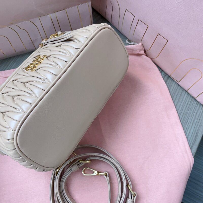 miu-miu-cosmetic-bag-beige-gallery-3