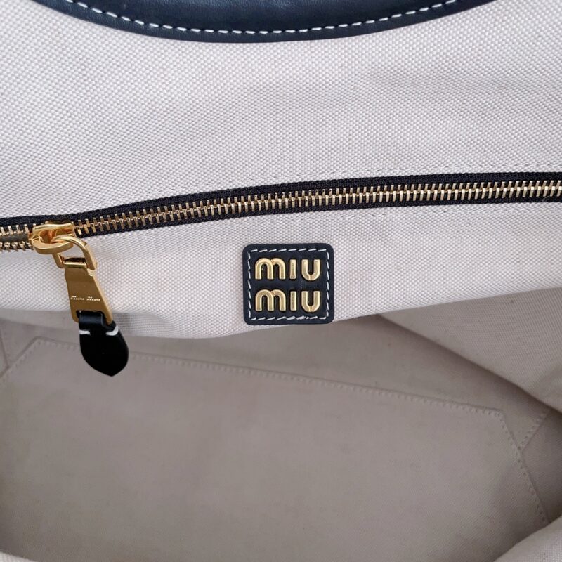 miu-miu-ivy-tote-black-gallery-6