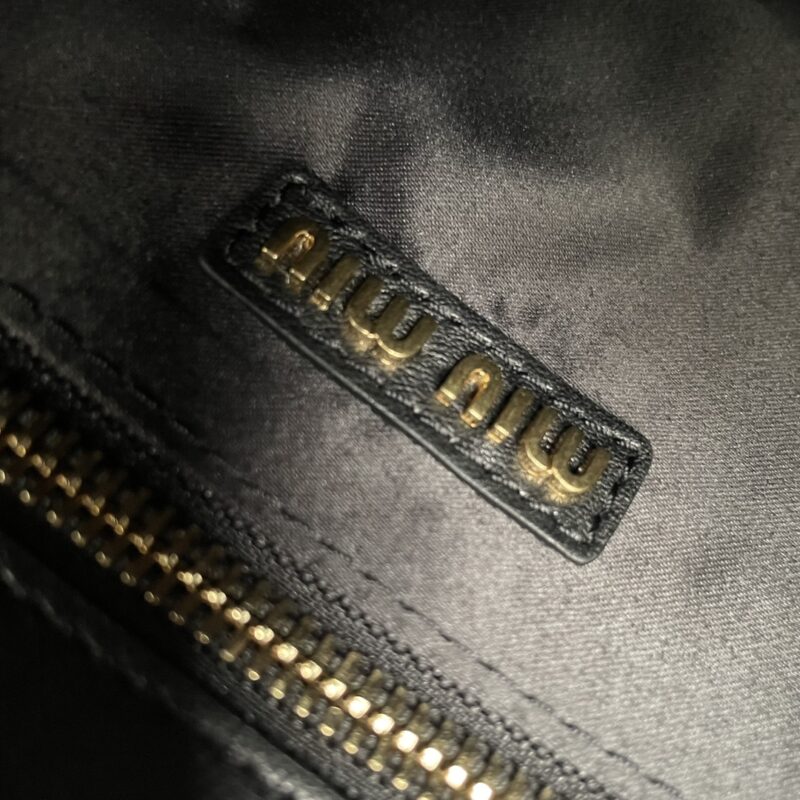 miu-miu-matelasse-tote-black-gallery-1
