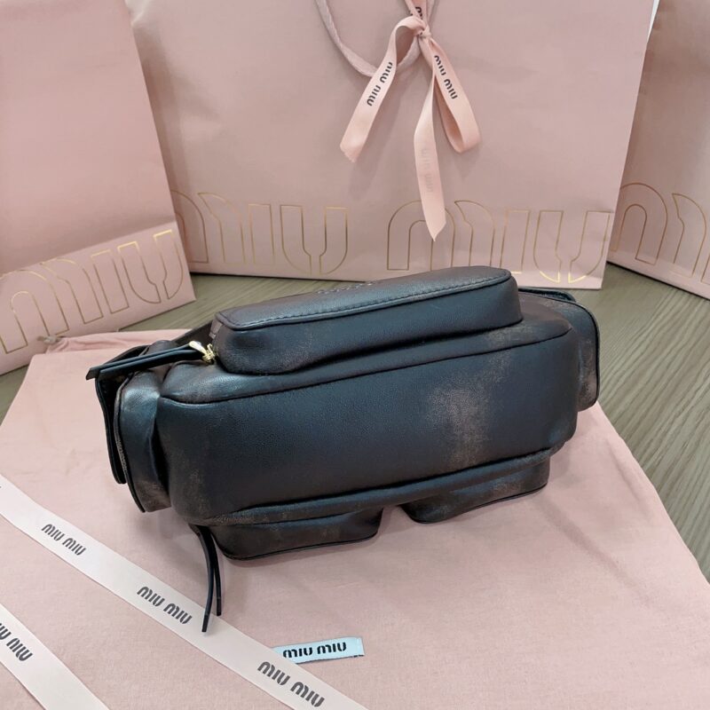 miu-miu-nappa-pocket-bag-gallery-1
