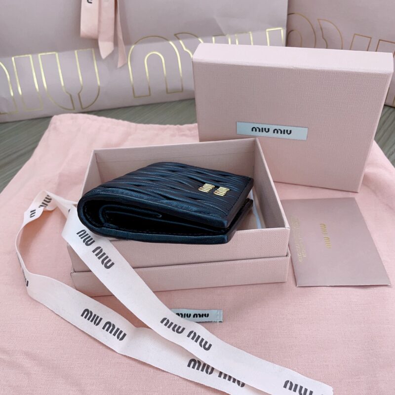 miu-miu-pocket-wallet-black-gallery-1