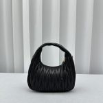 miu-miu-wander-black-gallery-1