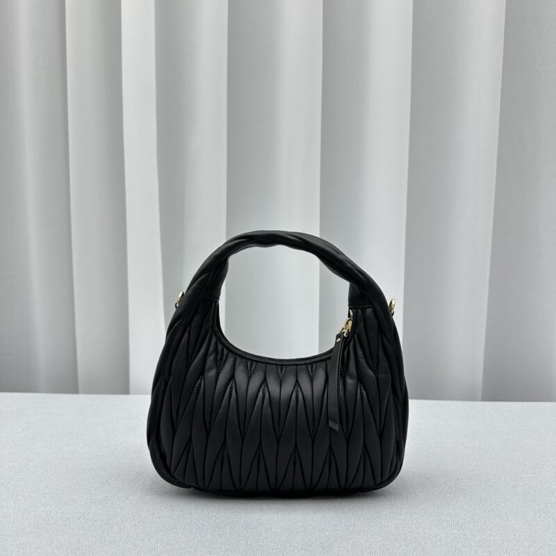 miu-miu-wander-black-gallery-1