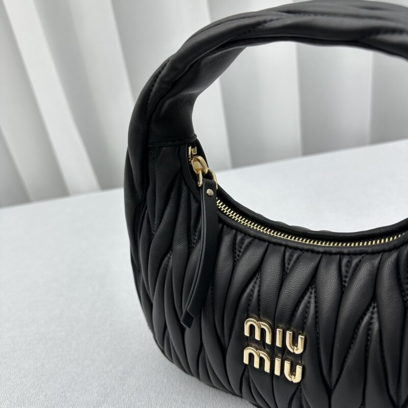 miu-miu-wander-black-gallery-5