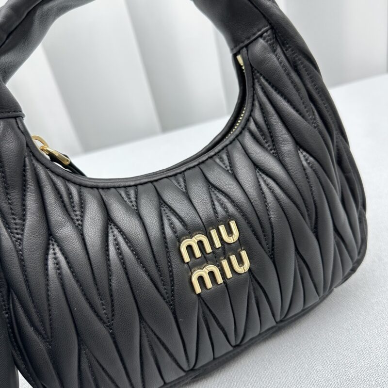 miu-miu-wander-black-gallery-8