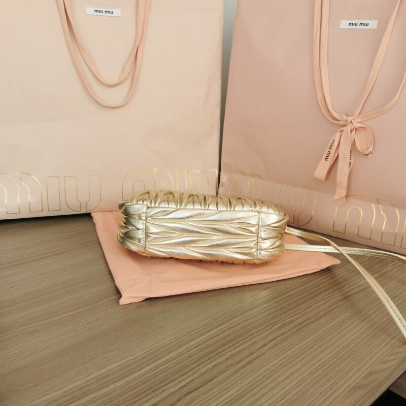 miu-miu-wander-gold-gallery-3