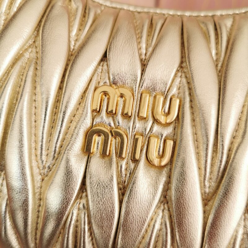 miu-miu-wander-gold-gallery-4