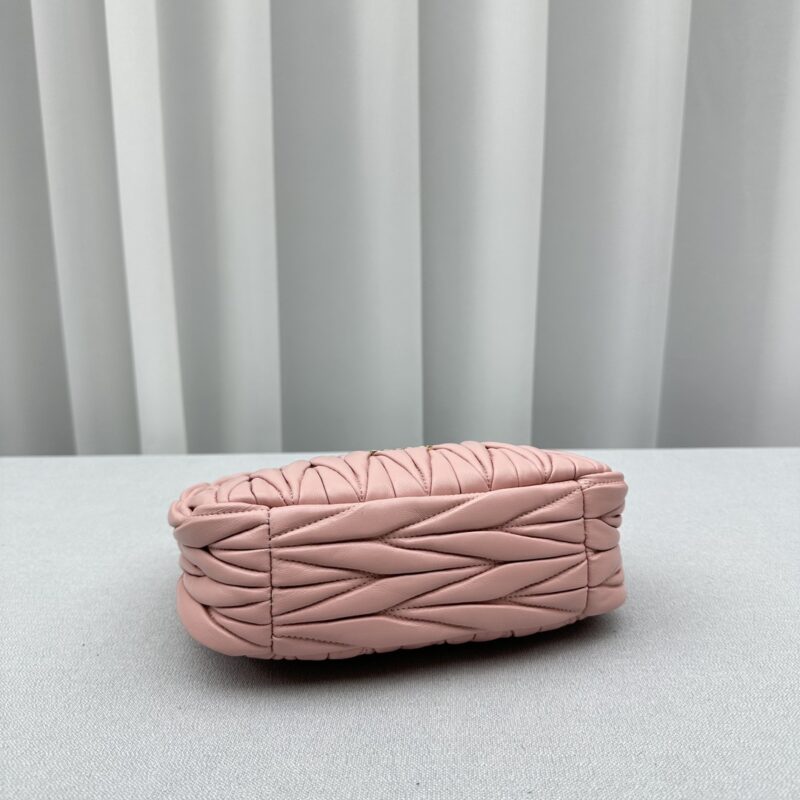 miu-miu-wander-pink-gallery-6