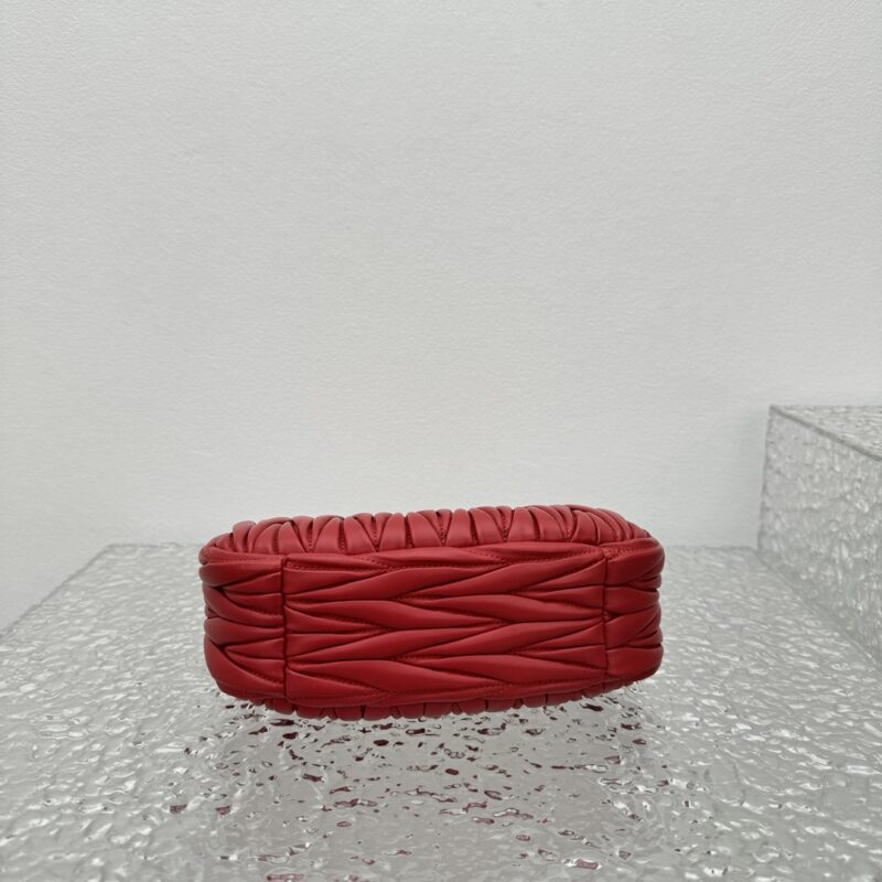 miu-miu-wander-red-gallery-3