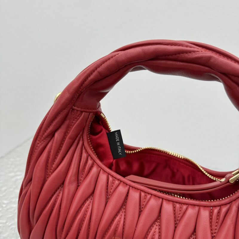 miu-miu-wander-red-gallery-8