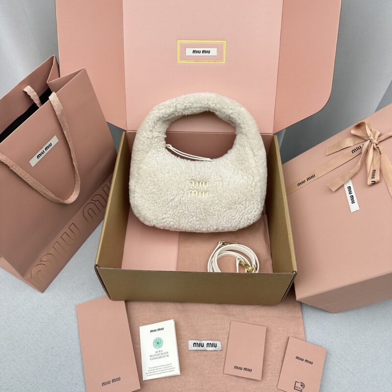 miu-miu-wander-white-wool-gallery-3