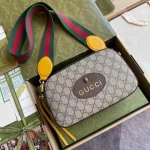 neo-vintage-gg-supreme-messenger-bag-gallery-1