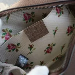 neo-vintage-gg-supreme-messenger-bag-gallery-6