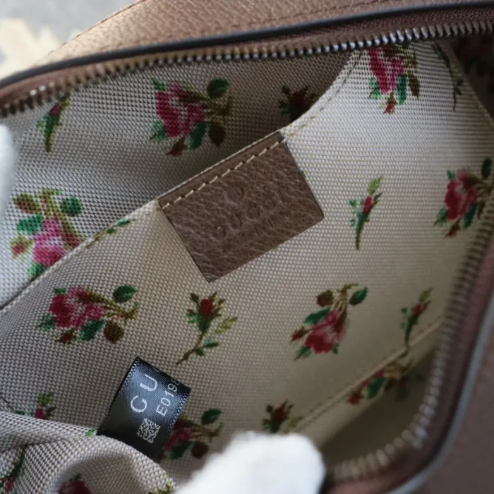 neo-vintage-gg-supreme-messenger-bag-gallery-6