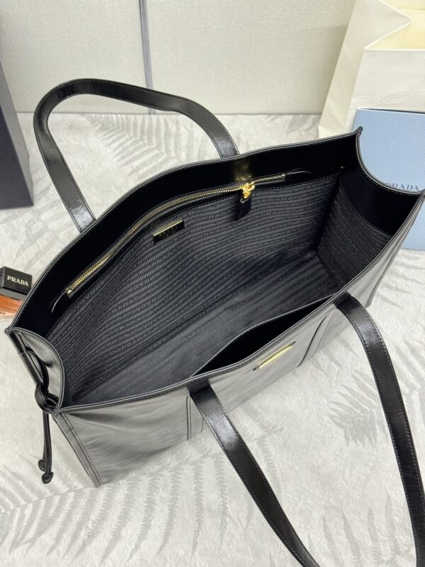 prada-antique-nappa-tote-black-gallery-3