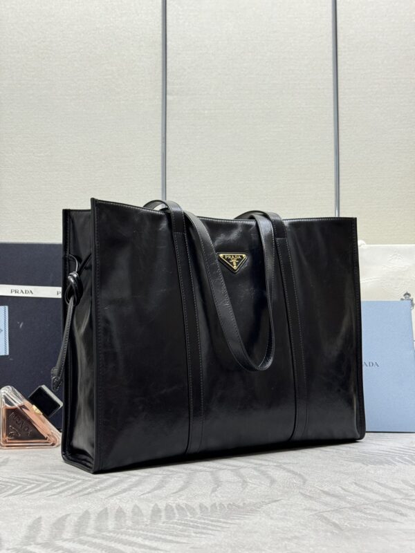prada-antique-nappa-tote-black-gallery-4