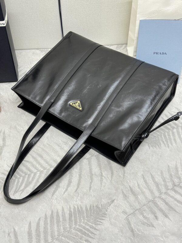 prada-antique-nappa-tote-black-gallery-6